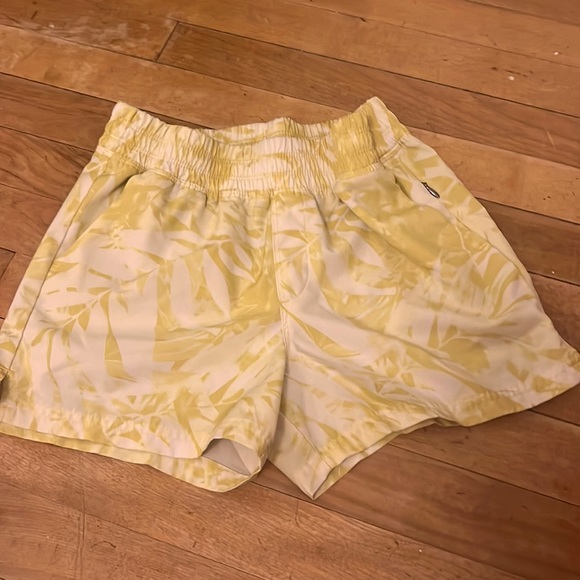 Old Navy Active girls shorts - Picture 1 of 1